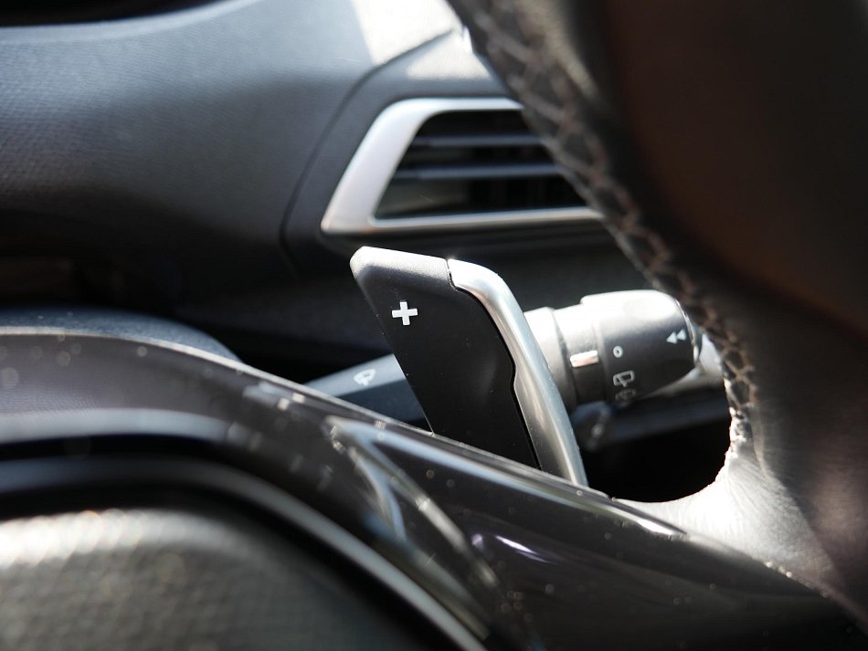 Peugeot 3008 1.2 PT Allure