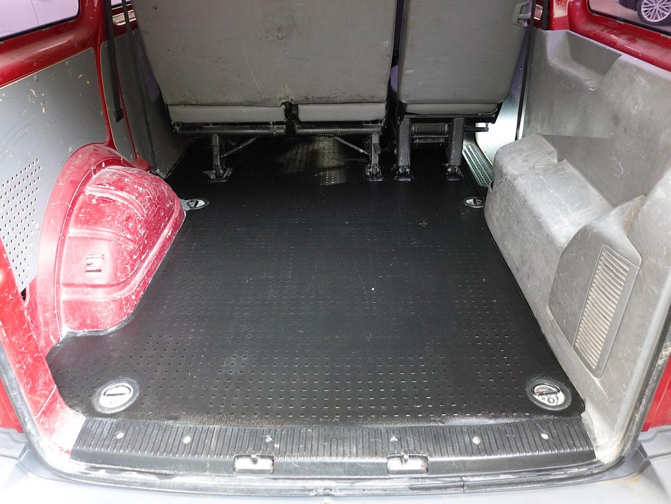 Volkswagen Transporter 2.5TDi  6míst