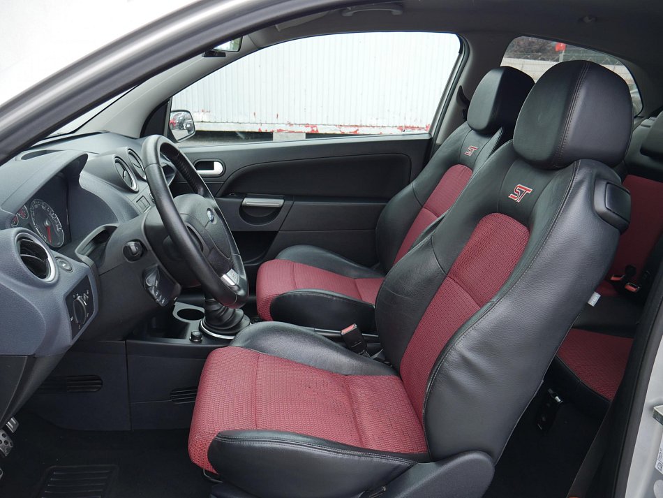 Ford Fiesta 2.0i 