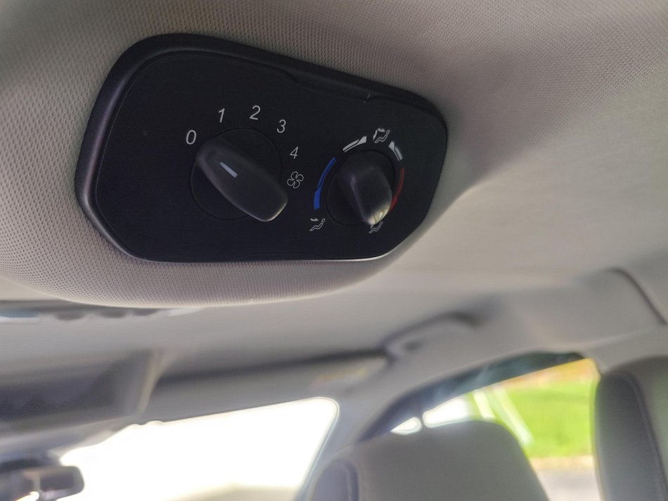 Ford Tourneo Custom 2.2TDCi Titanium 9míst