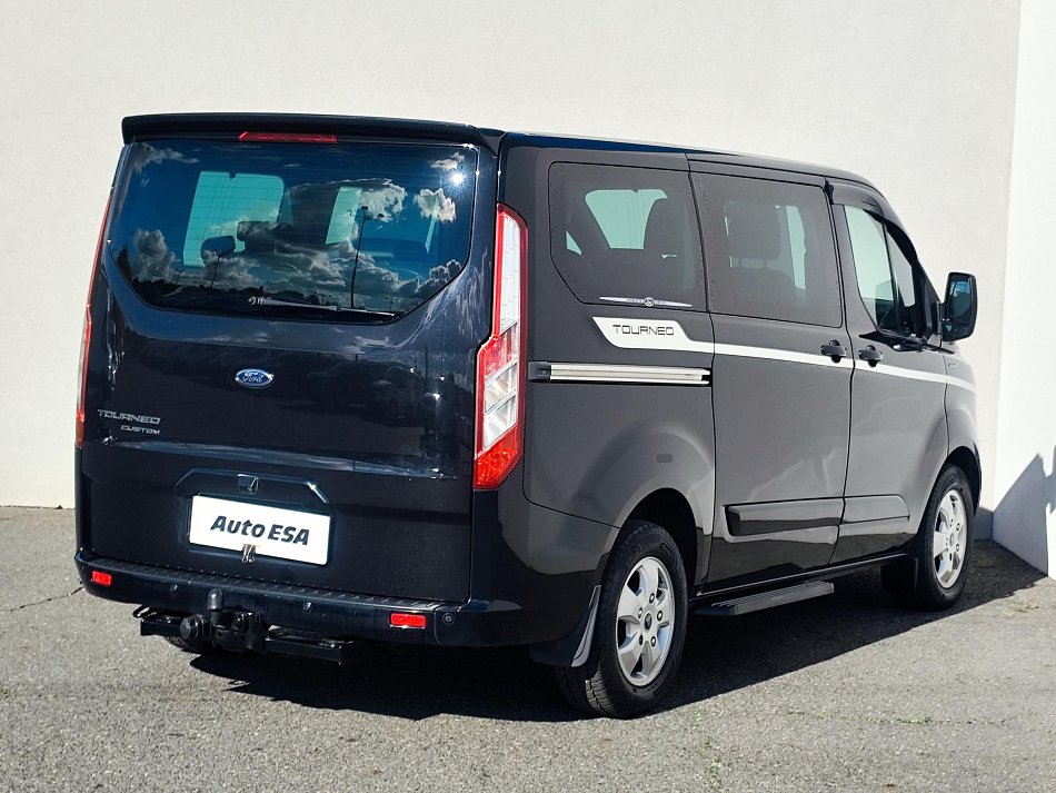 Ford Tourneo Custom 2.2TDCi Titanium 9míst