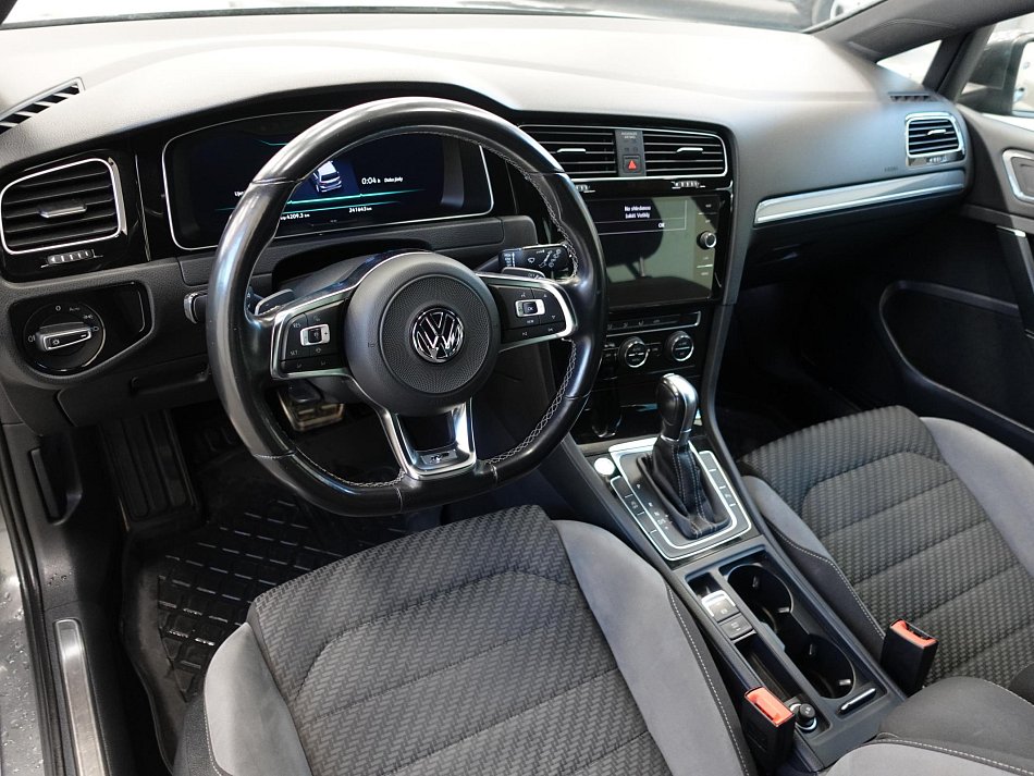 Volkswagen Golf 1.6 TDi R-Line