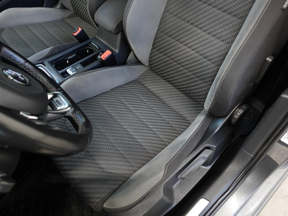 Volkswagen Golf 1.6 TDi R-Line