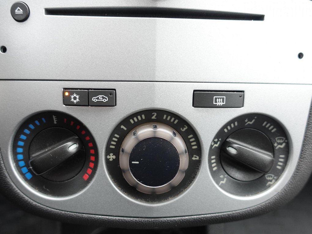 Opel Corsa 1.2i 