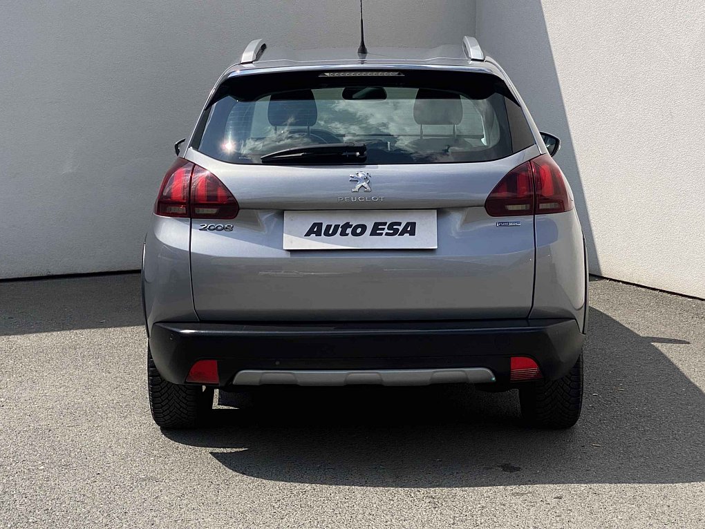 Peugeot 2008 1.2 PT 