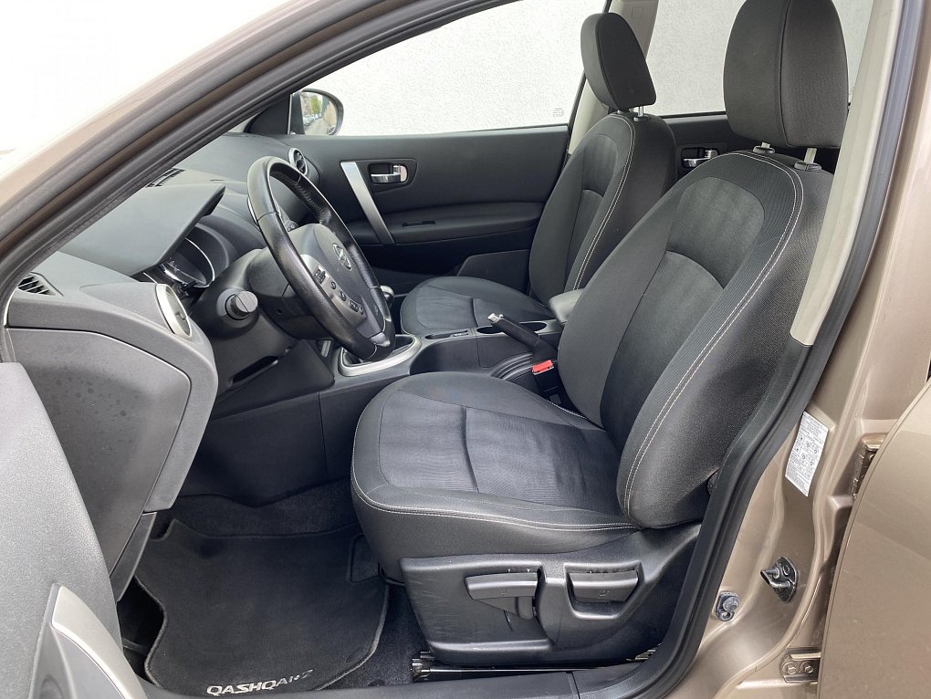 Nissan Qashqai 1.6i  7míst
