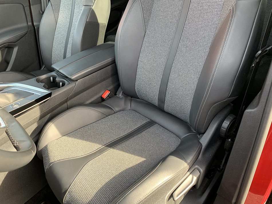 Peugeot 3008 1.2PT Allure