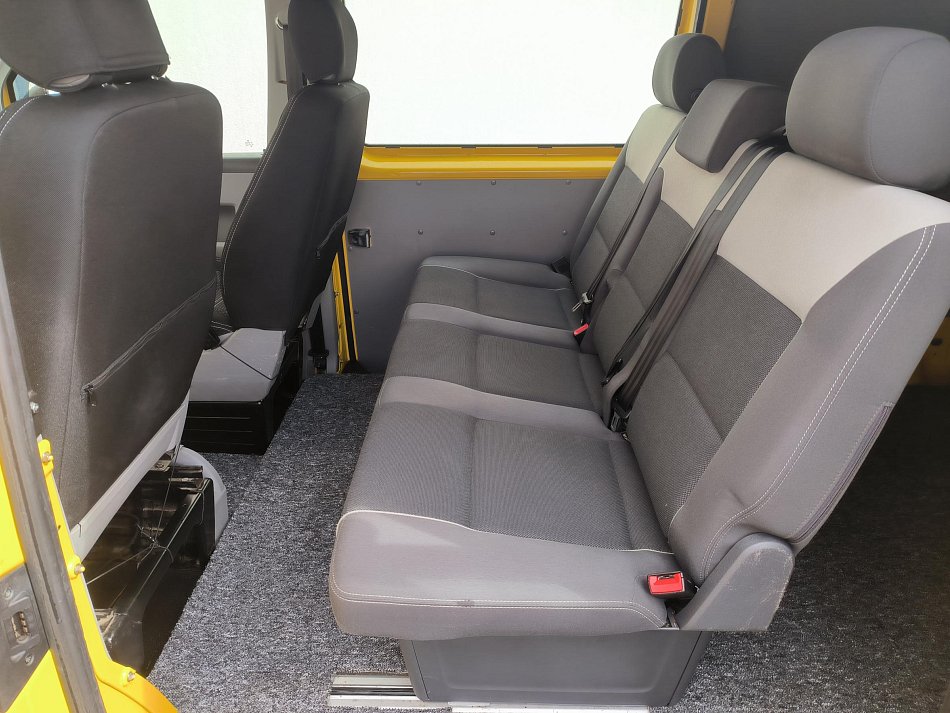 Volkswagen Transporter 2.0TDi  5míst