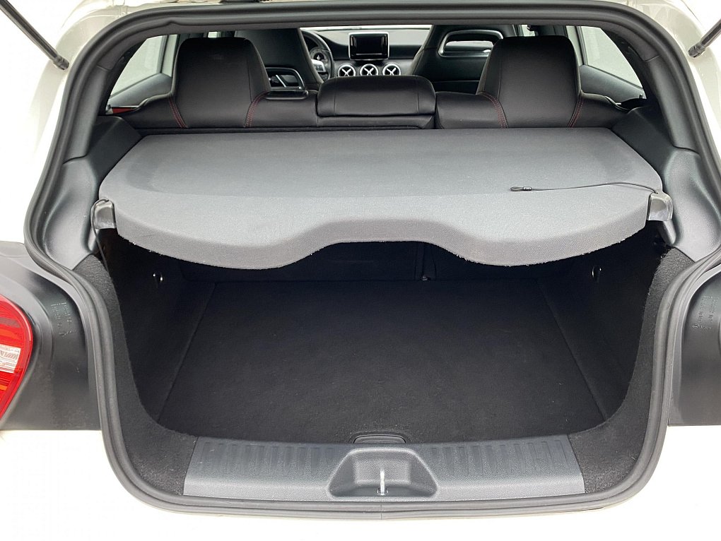 Mercedes-Benz Třída A 2.0 i  A250 AMG paket