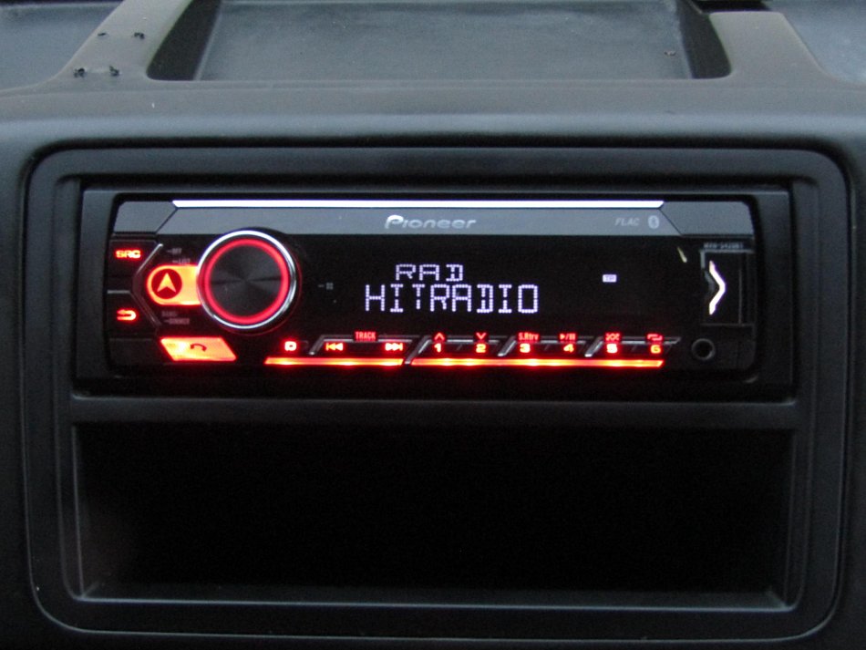 Volkswagen Transporter 2.0TDi  L2 8míst