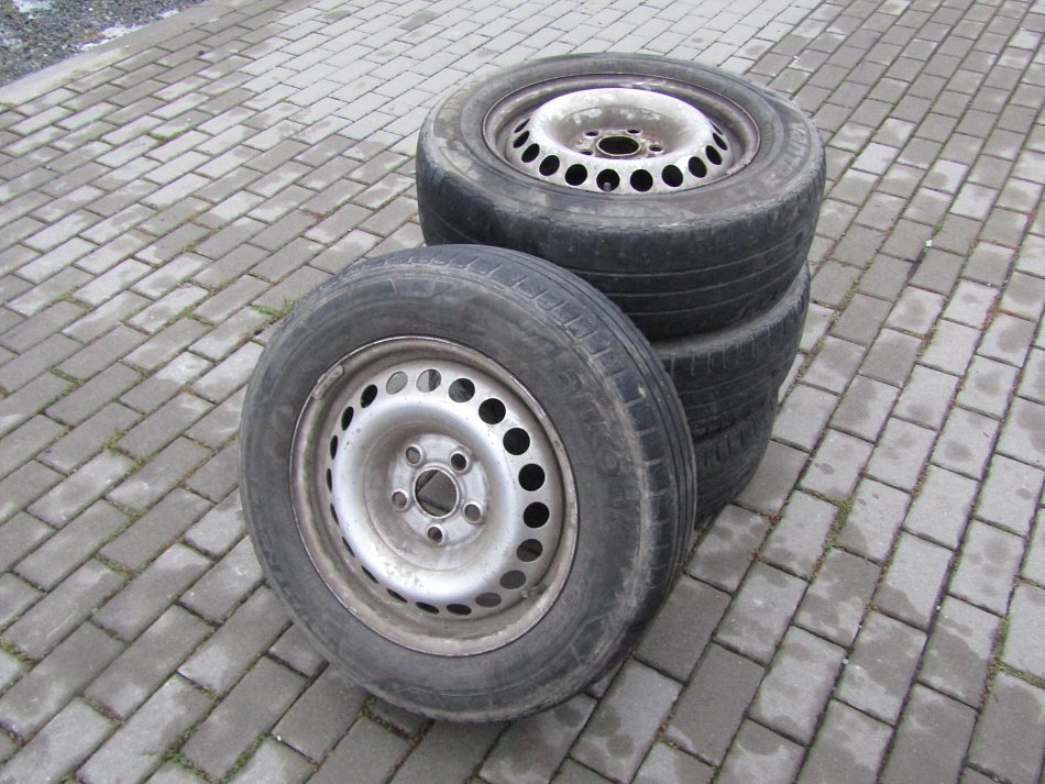 Volkswagen Transporter 2.0TDi  L2 8míst