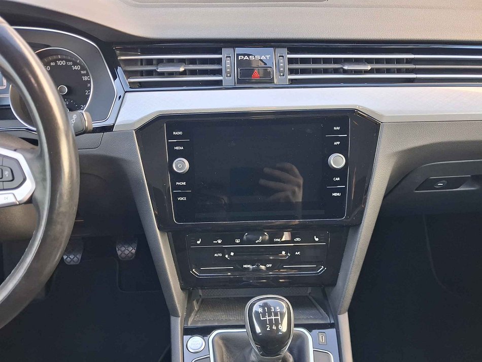 Volkswagen Passat 1.5 TSi Business