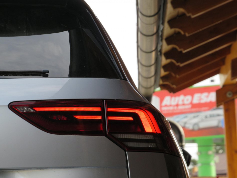 Volkswagen Golf 1.0 TSI 