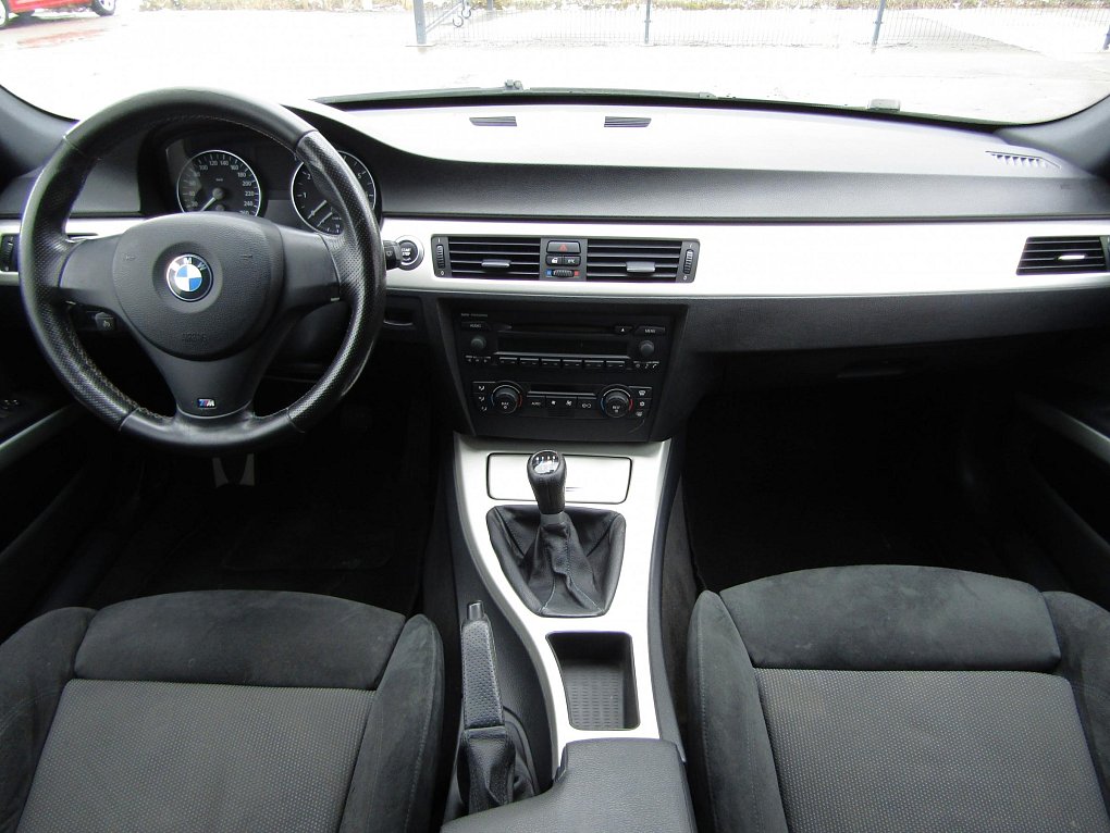 BMW Řada 3 320 i  320 i