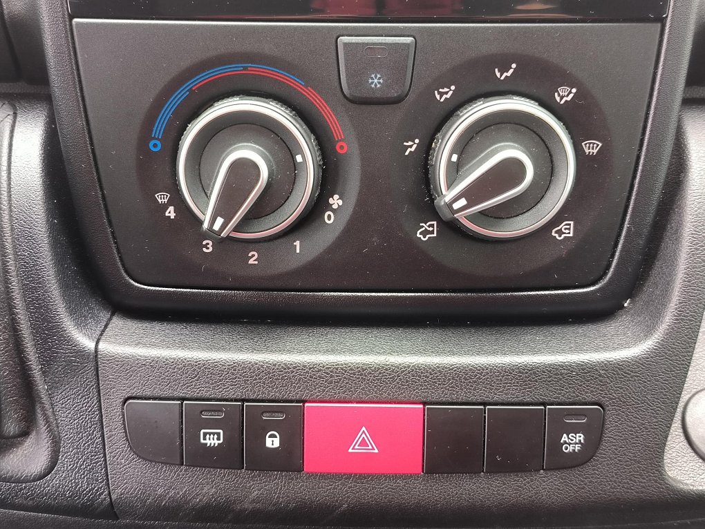 Opel Movano 2.2CDTi  L2H1 7míst