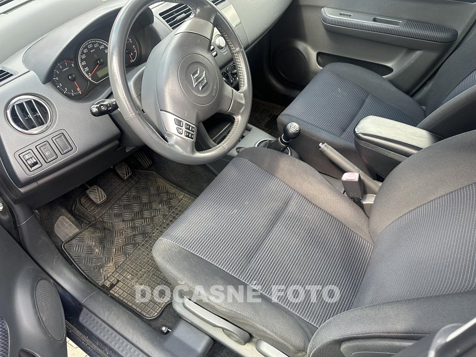 Suzuki Swift 1.3 i  4x4