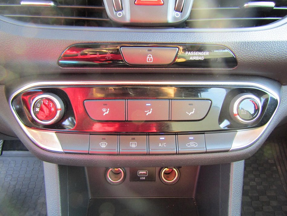 Hyundai I30 1.6 CRDi Trikolor