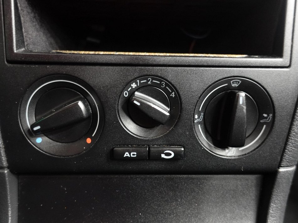 Škoda Octavia 1.6i Elegance