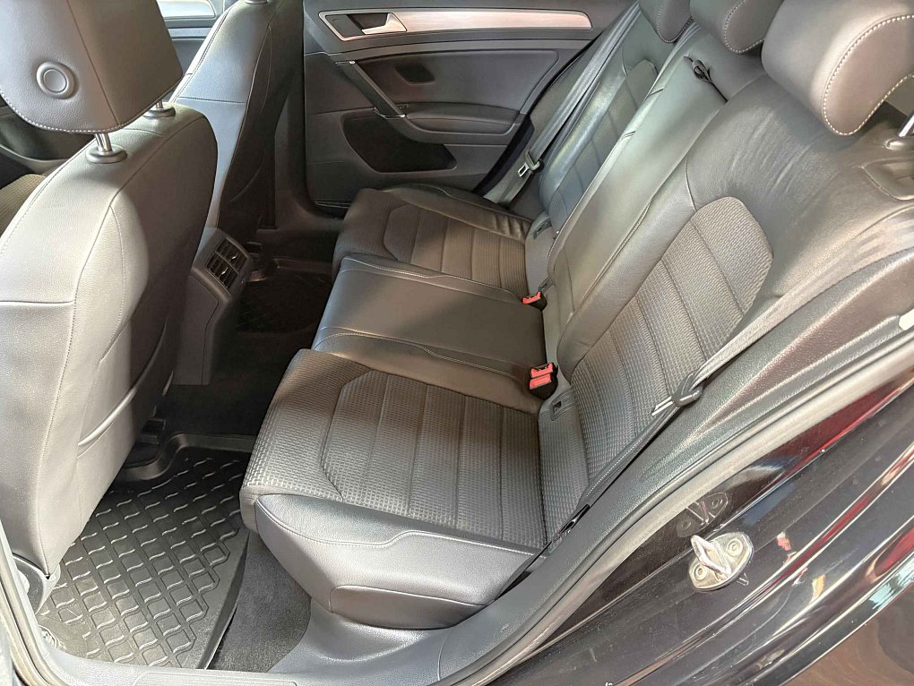 Volkswagen Golf 2.0 TDi 