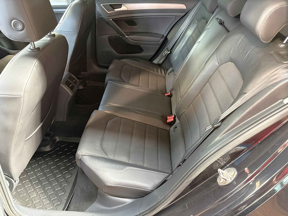Volkswagen Golf 2.0 TDi 