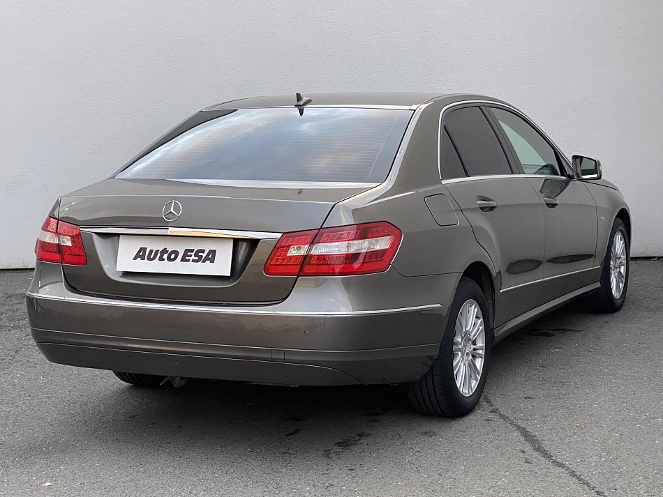 Mercedes-Benz Třída E 2.2 CDi Elegance E200