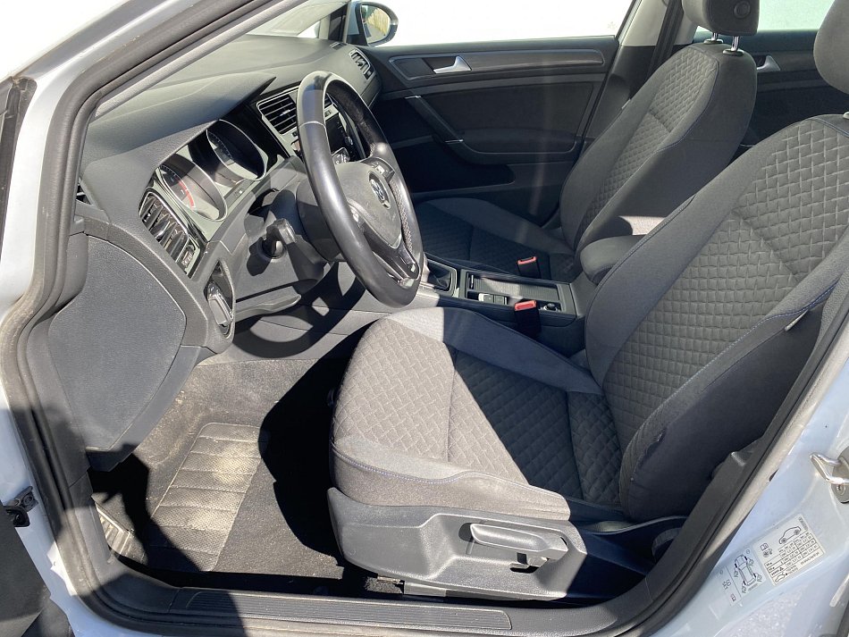 Volkswagen Golf 1.0TSi Join