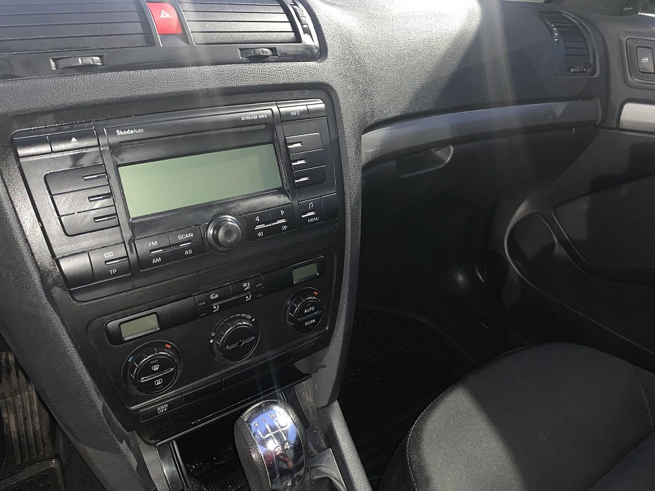 Škoda Octavia II 1.6 FSi Elegance