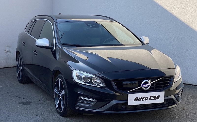 Volvo V60 2.4 D Momentum 4WD