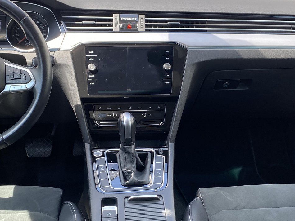 Volkswagen Passat 2.0 TDi Elegance