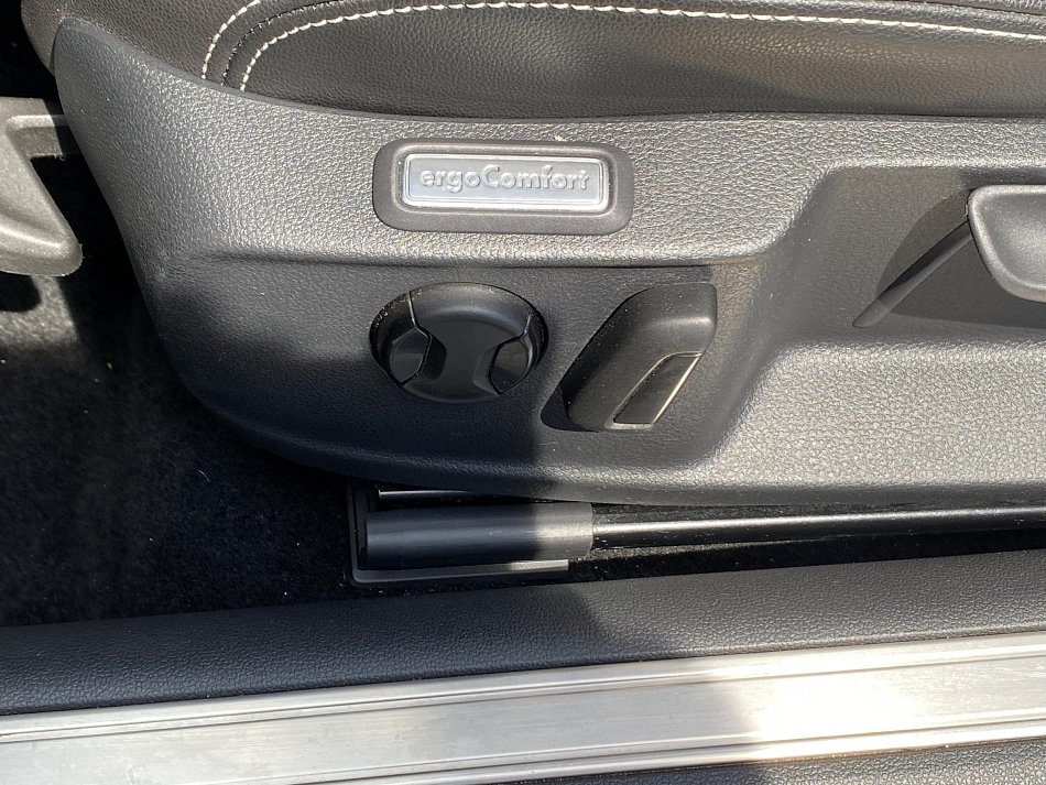Volkswagen Passat 2.0 TDi Elegance
