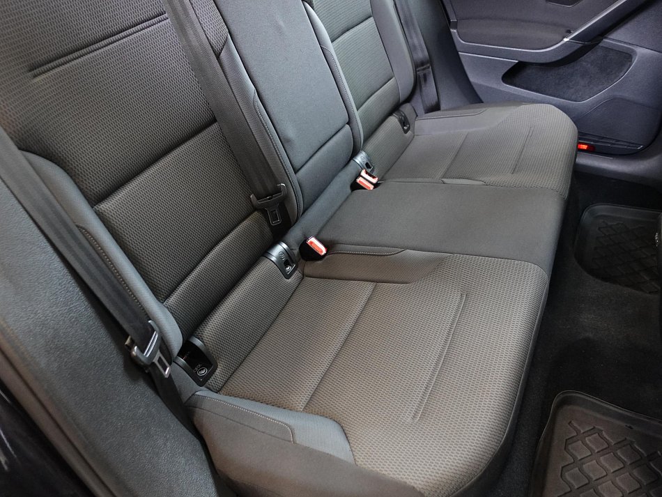 Volkswagen Golf 1.0TSi 