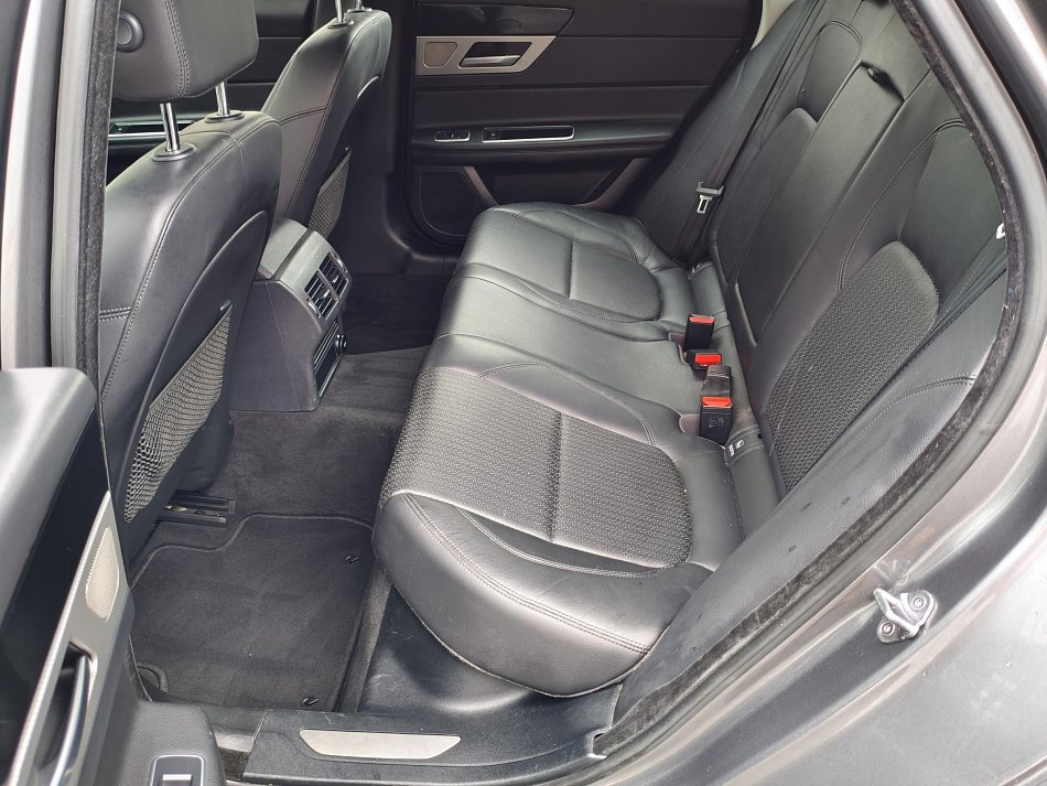 Jaguar XF 2.0 D 
