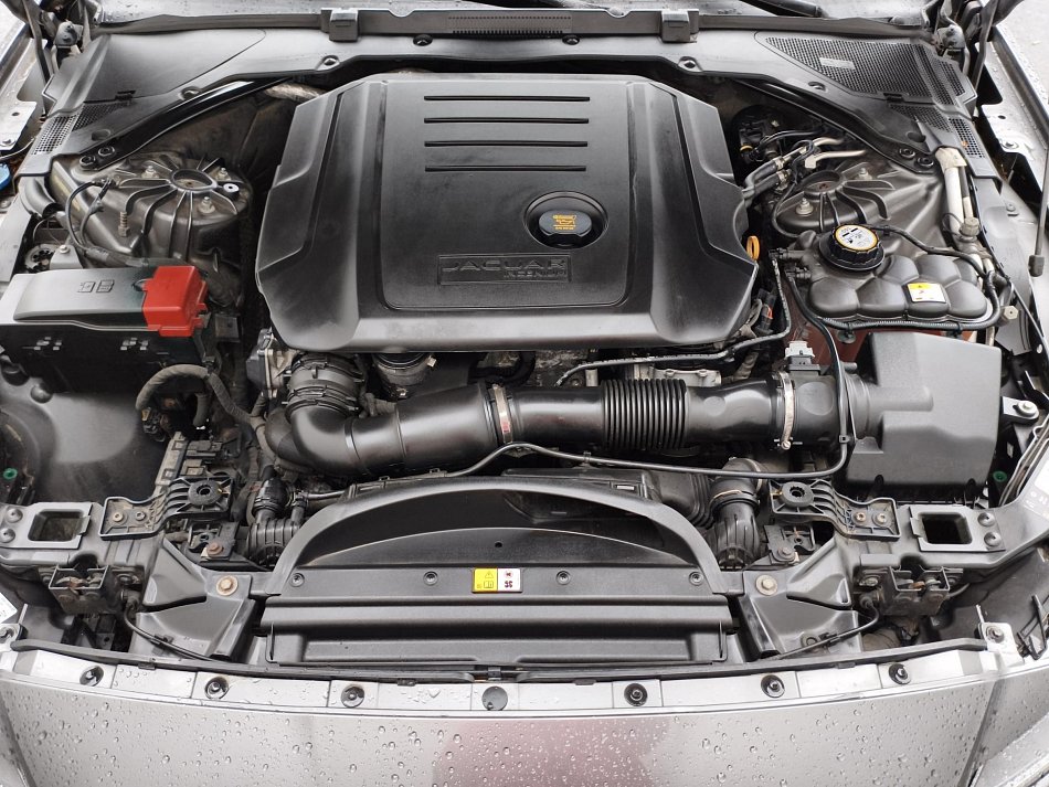Jaguar XF 2.0 D 