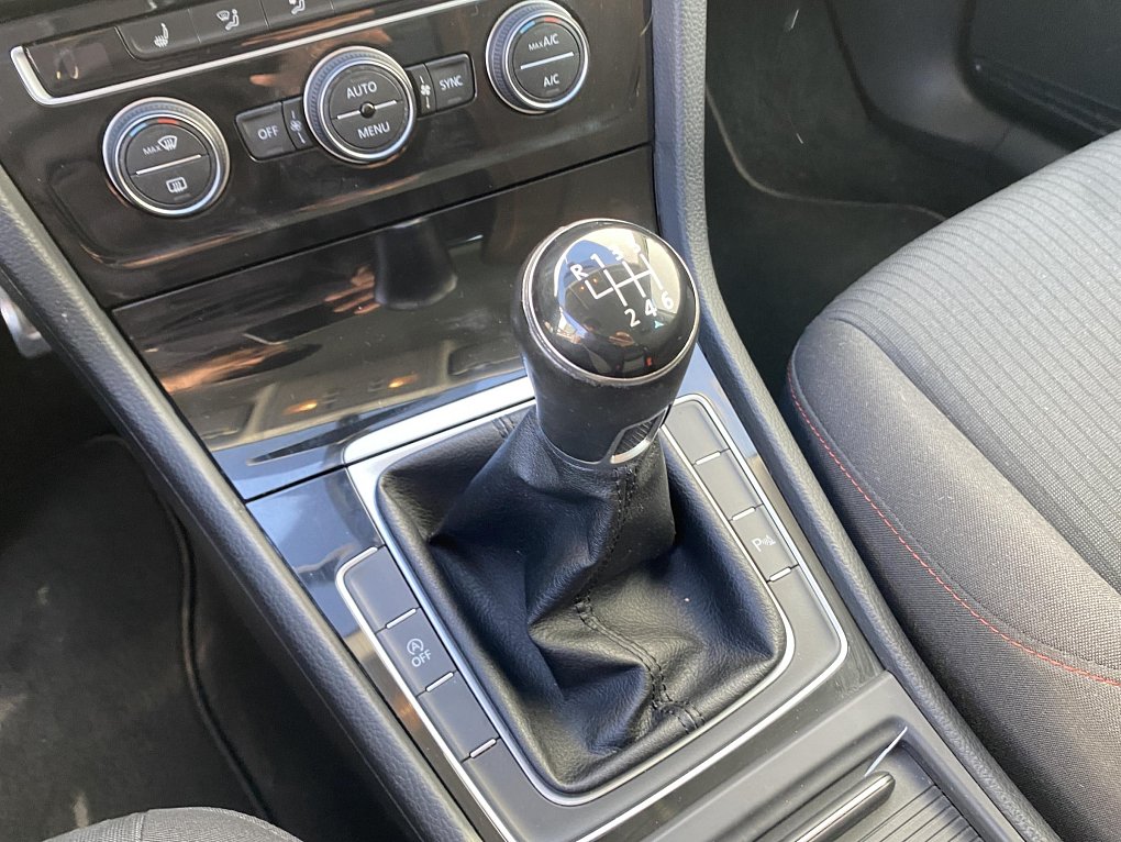 Volkswagen Golf 1.0 TSi Sound