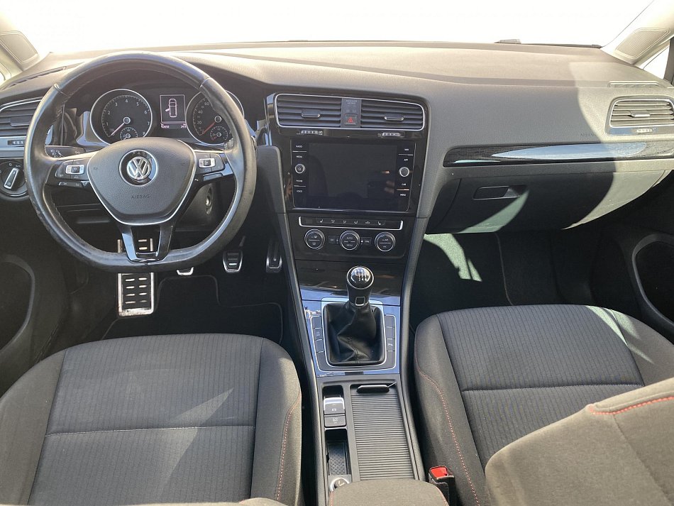 Volkswagen Golf 1.0 TSi Sound