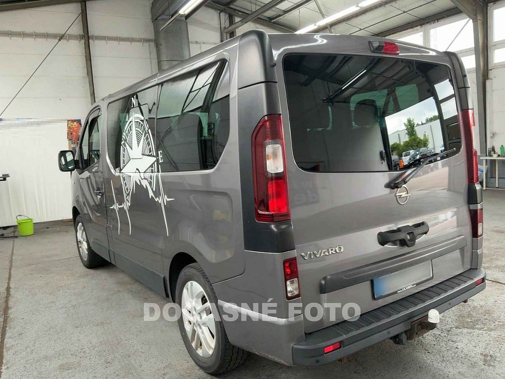 Opel Vivaro 1.6CDTi  8míst