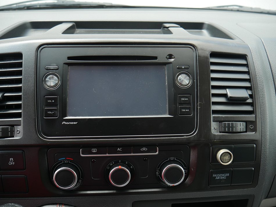 Volkswagen Transporter 2.0TDi  L2H1