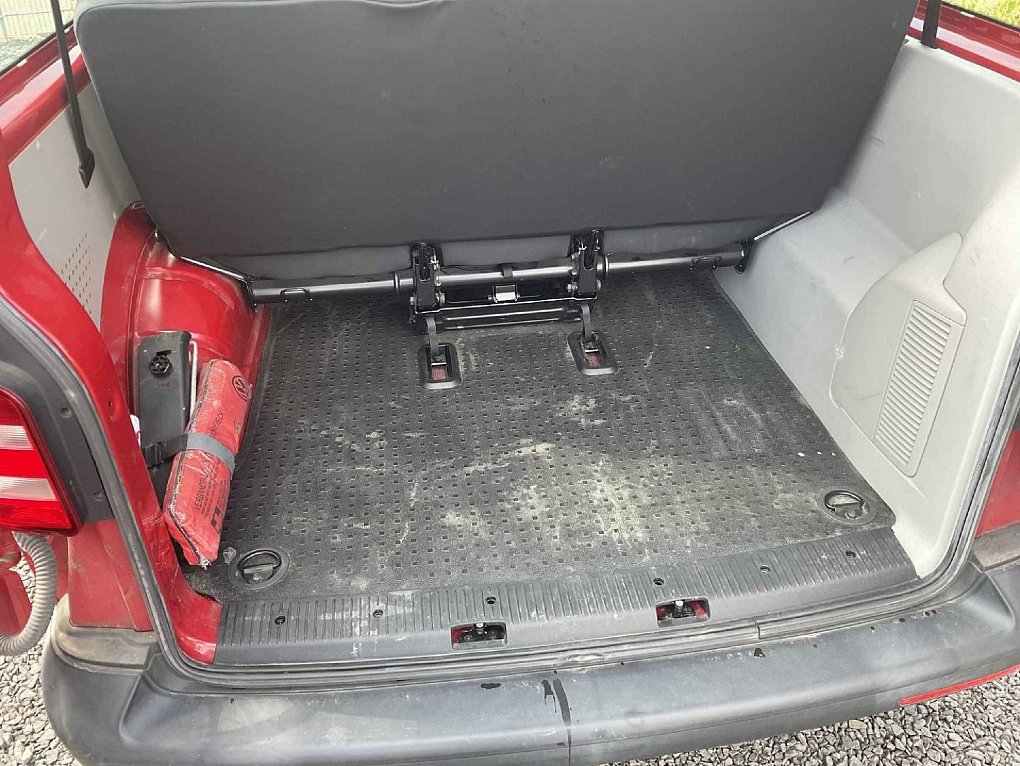 Volkswagen Transporter 2.0TDi  9míst