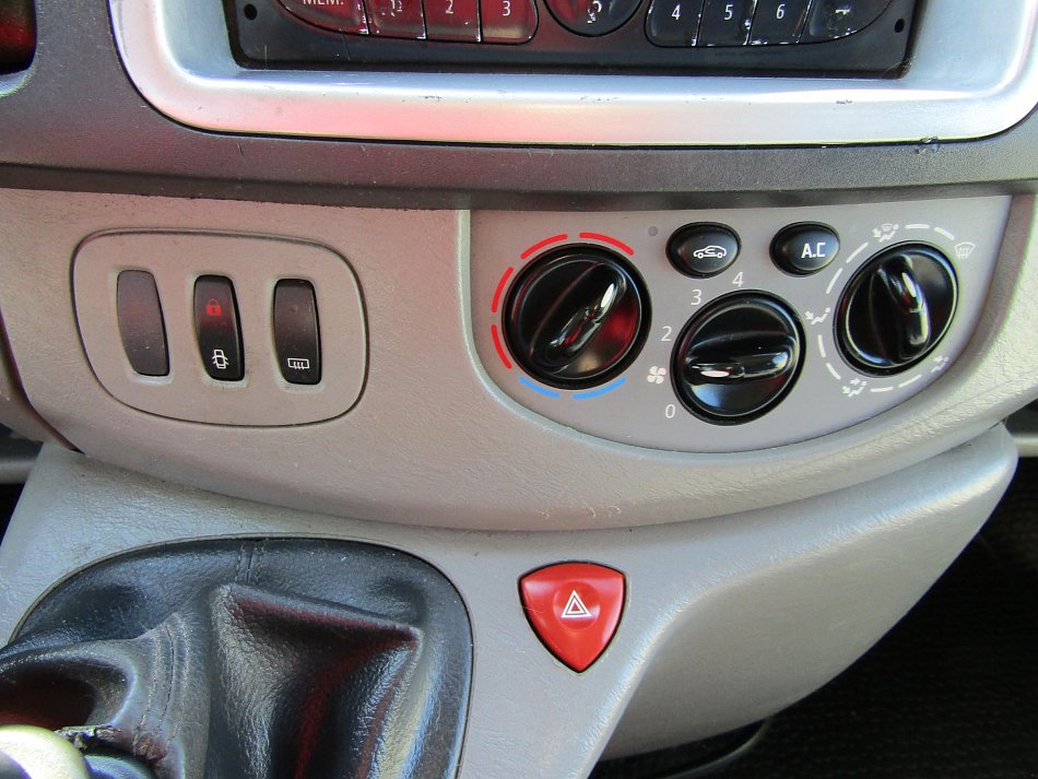 Renault Trafic 2.0dCi  5míst
