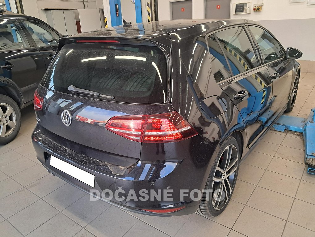 Volkswagen Golf 2.0 TDi 