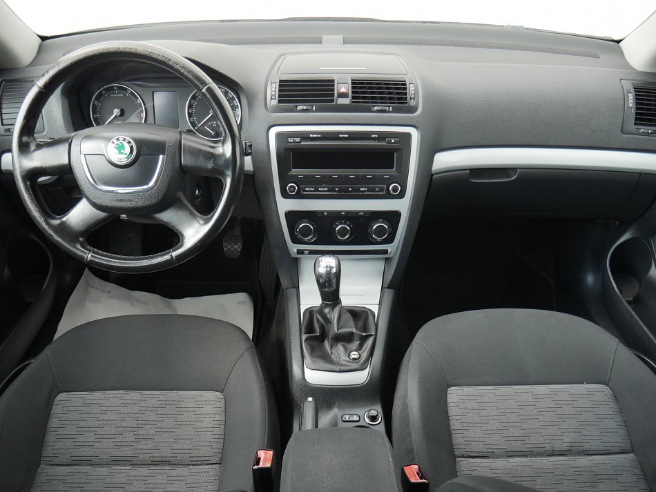 Škoda Octavia II 1.6 MPi Ambiente