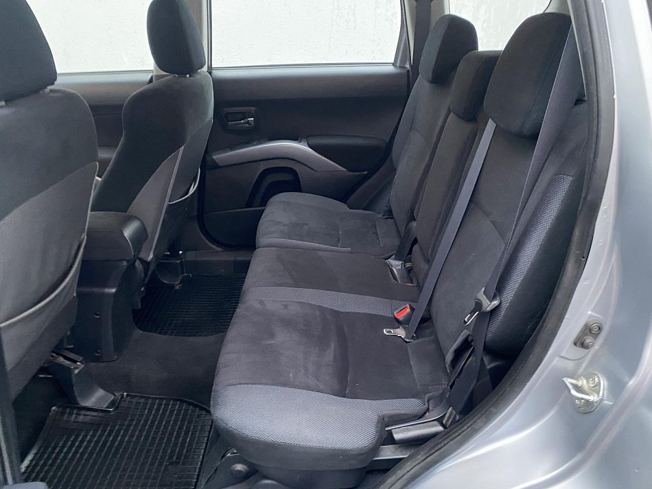 Mitsubishi Outlander 2.4i  4x4