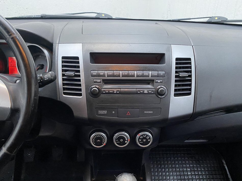 Mitsubishi Outlander 2.4i  4x4