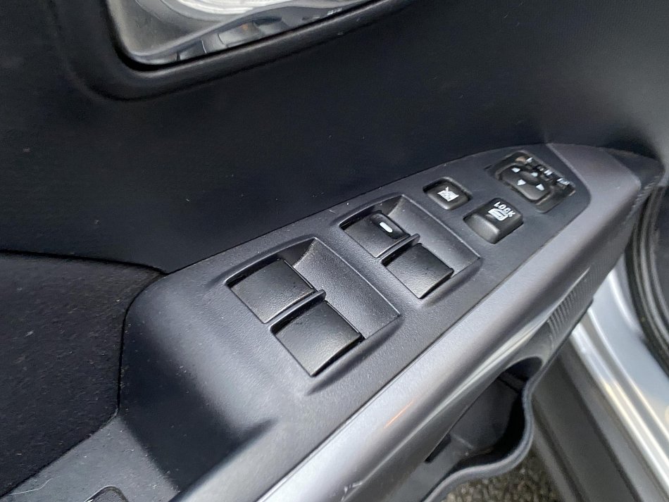 Mitsubishi Outlander 2.4i  4x4