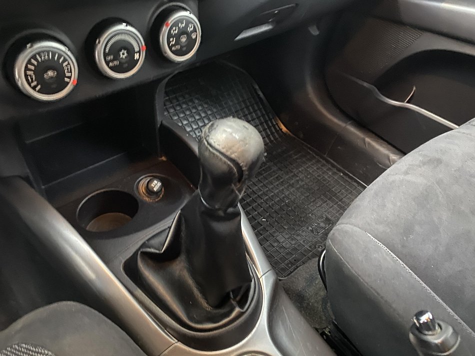 Mitsubishi Outlander 2.4i  4x4