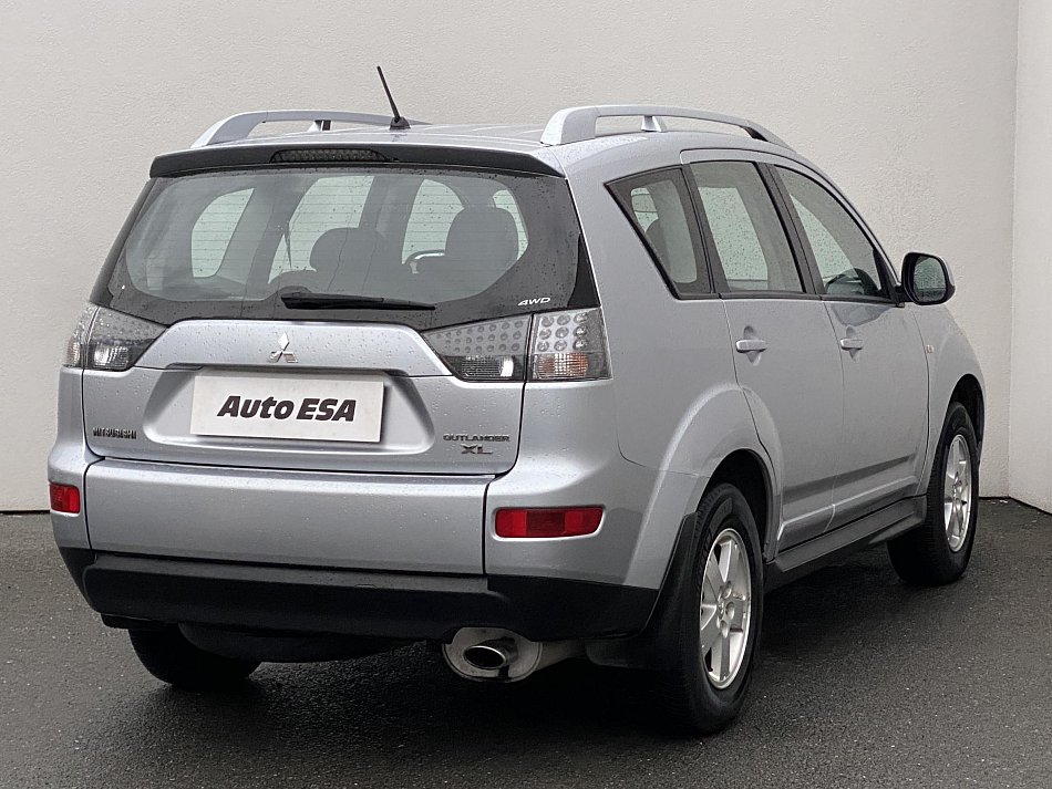 Mitsubishi Outlander 2.4i  4x4