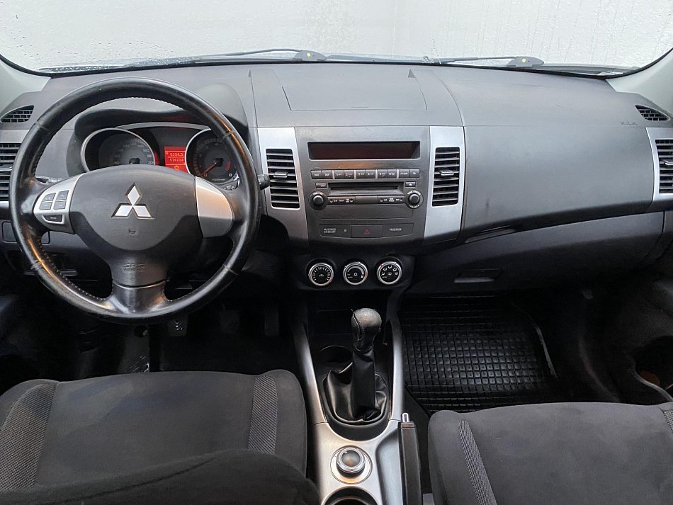 Mitsubishi Outlander 2.4i  4x4