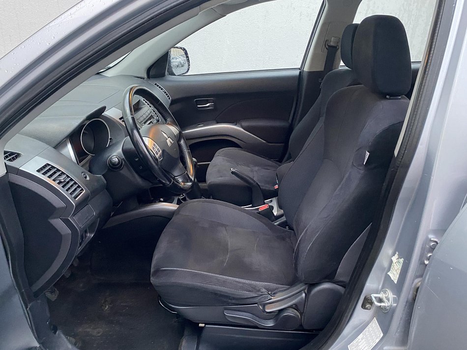 Mitsubishi Outlander 2.4i  4x4