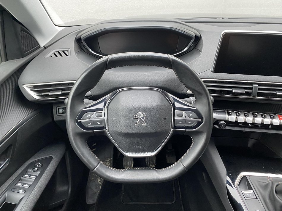 Peugeot 5008 1.2PT Active 7míst