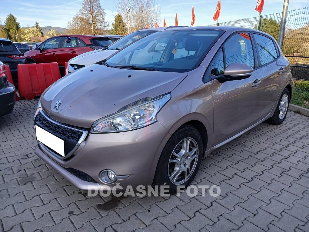 Peugeot 208 1.2i 